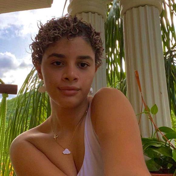 Meet your Posher, Claudia - Picture 1 of 1